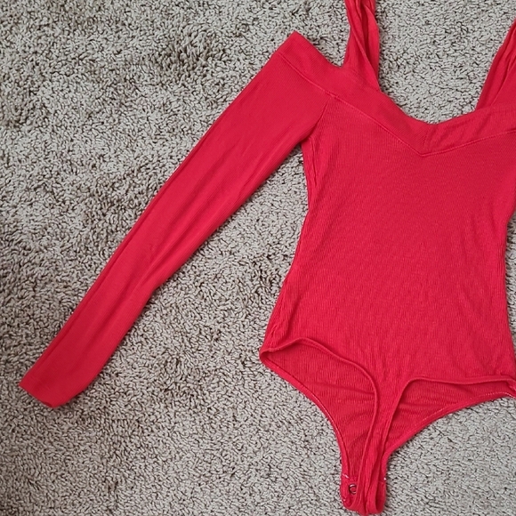 Express Fittes Long Sleeve Tie Shoulder Bodysuit - Picture 10 of 15
